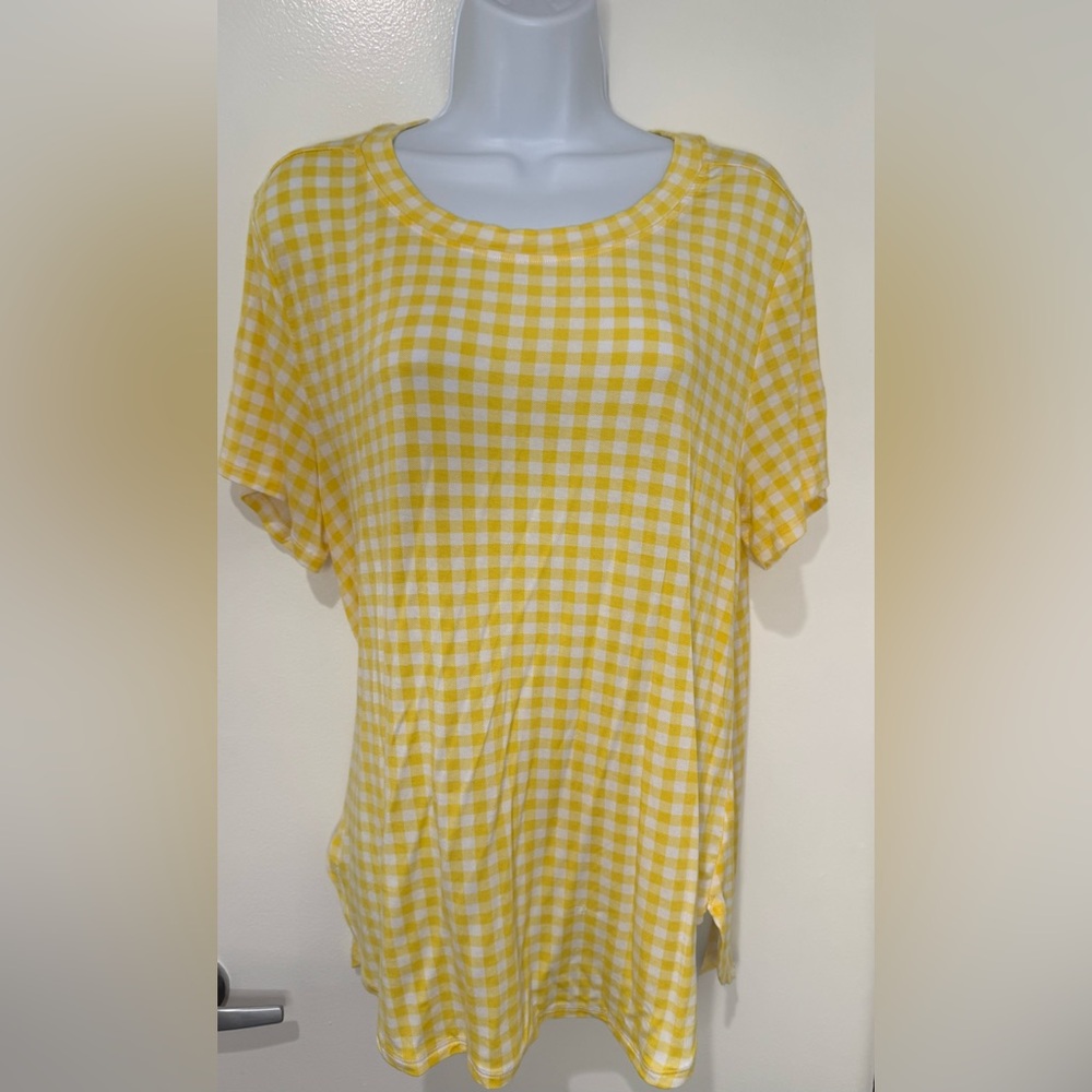 Cuddl Duds Yellow and White Checkered Short Sleeve Top